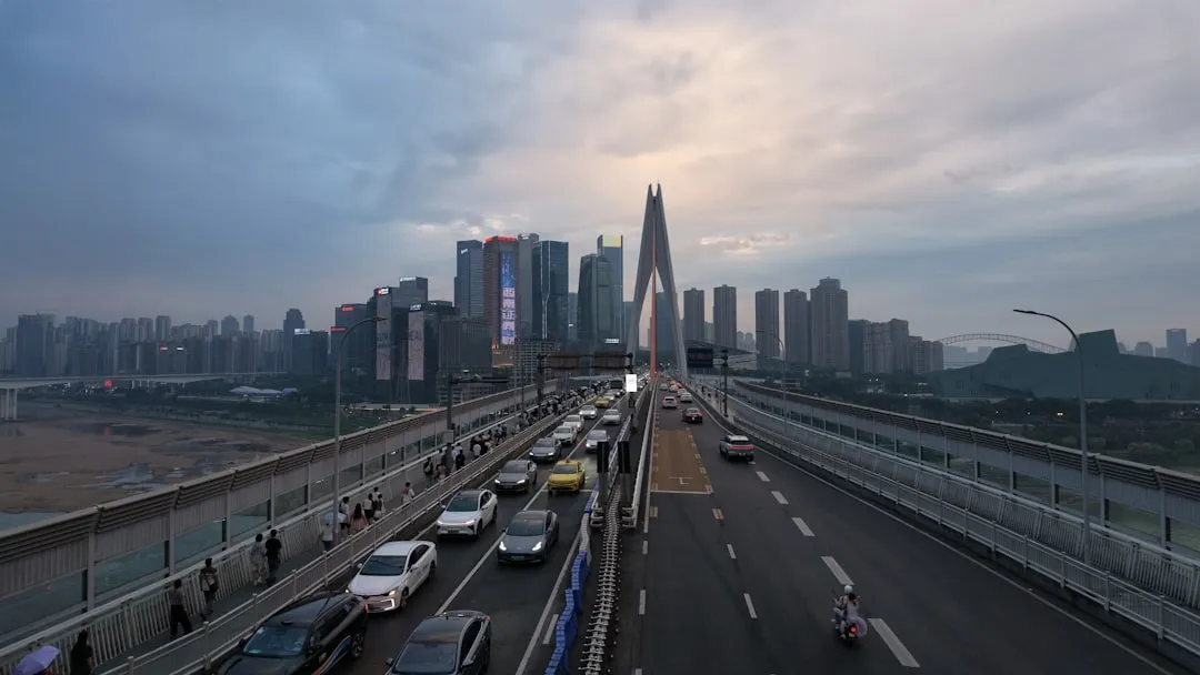 上海服装鞋帽箱包批发市场折扣货源整合方案与选品策略